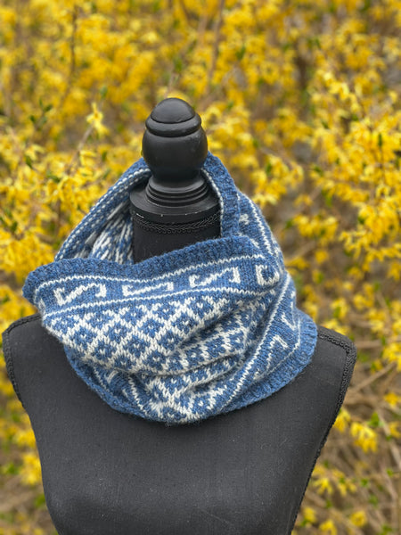 Olden Days Cowl Free Knitting Pattern